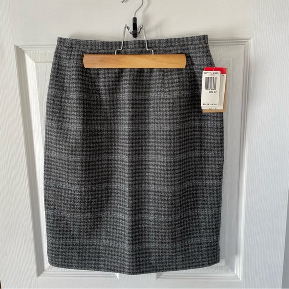 100% Wool harvé benard Petite Pencil Skirt Size 6P. NWT - Picture 2 of 6